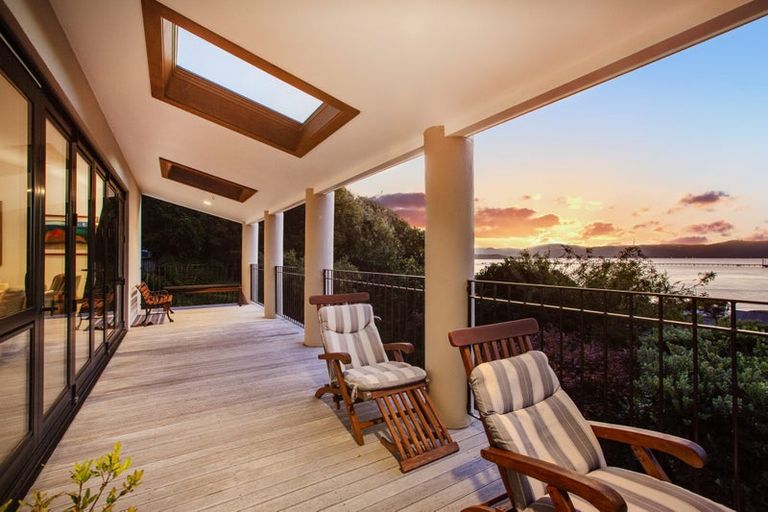 Photo of property in 52 Walter Road, Lowry Bay, Lower Hutt, 5013