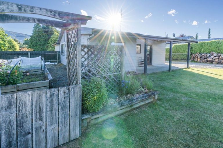 Photo of property in 39 Home Street, Manapouri, 9679