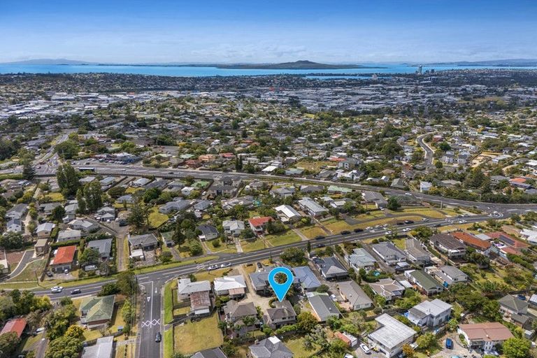 Photo of property in 1/24 James Street, Bayview, Auckland, 0629