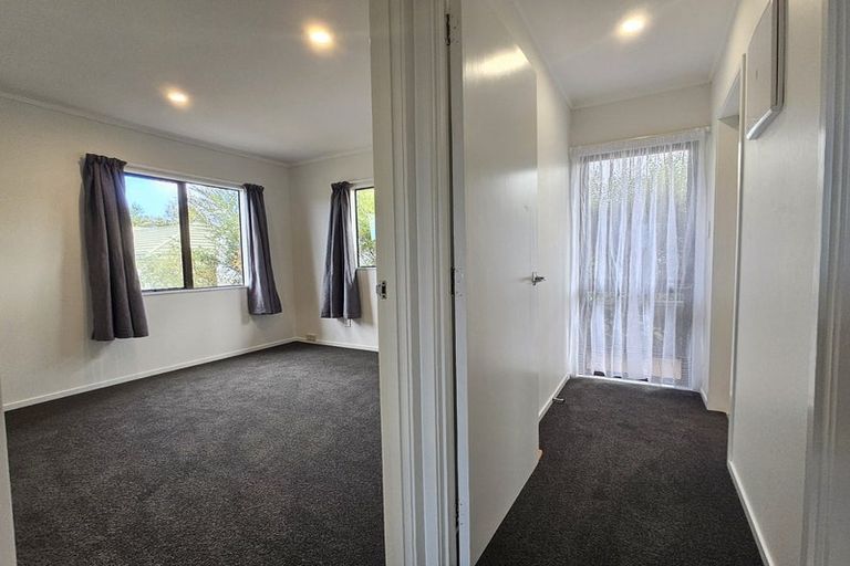 Photo of property in 3/708 Swanson Road, Swanson, Auckland, 0612