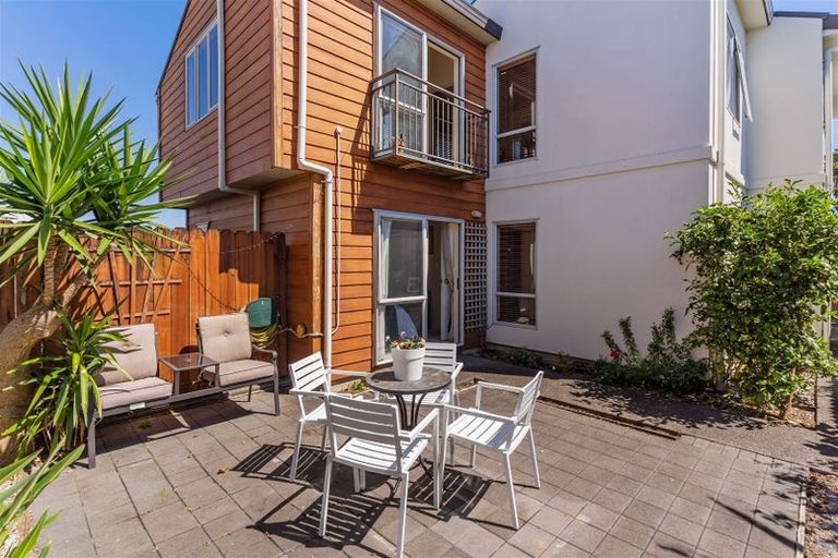 Photo of property in 2b Hall Avenue, Mangere, Auckland, 2022