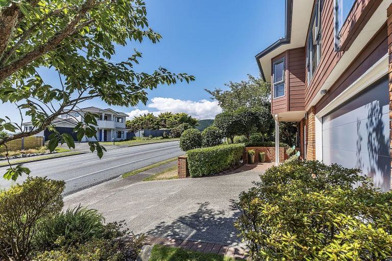 Photo of property in 95 Woodman Drive, Tawa, Wellington, 5028