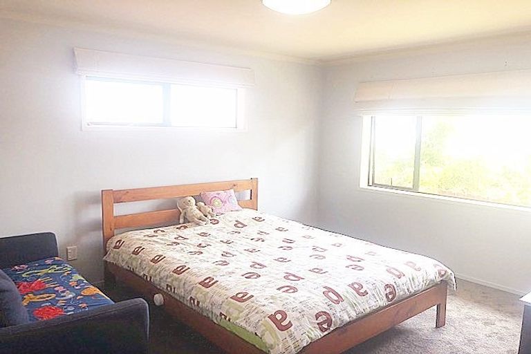 Photo of property in 20 Seamount Drive, Red Beach, 0932