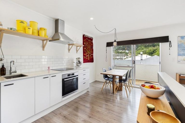 Photo of property in 4b Palm Grove, Berhampore, Wellington, 6023