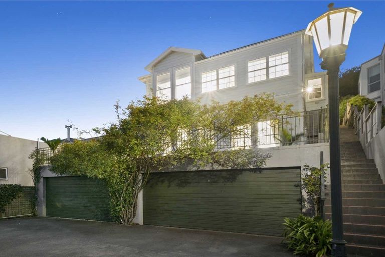 Photo of property in 24 Telford Terrace, Oriental Bay, Wellington, 6011