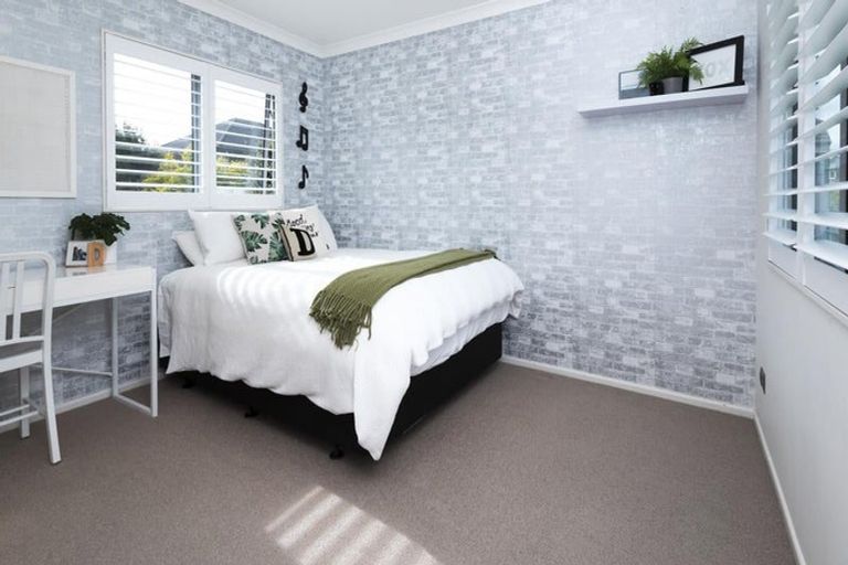 Photo of property in 43 Manor Park, Sunnyhills, Auckland, 2010