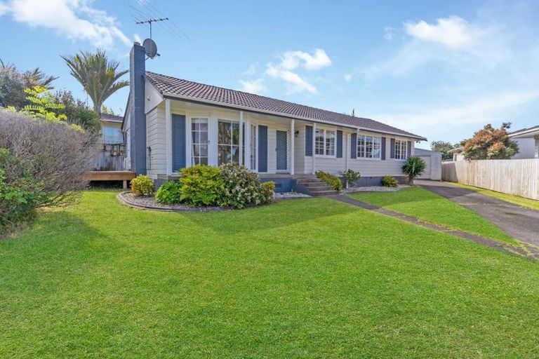 Photo of property in 9 Towra Place, Botany Downs, Auckland, 2010