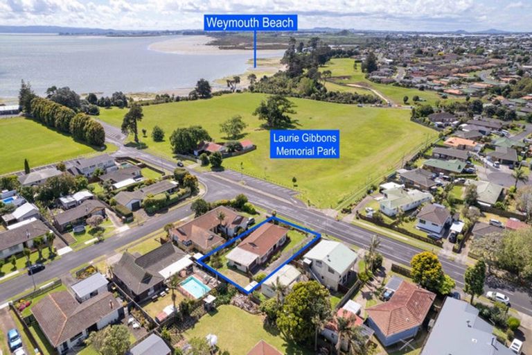 Photo of property in 30 Gibbons Road, Weymouth, Auckland, 2103