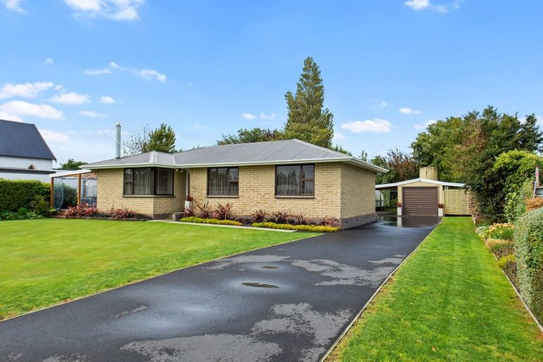 Photo of property in 47 Seaward Road, Edendale, 9825