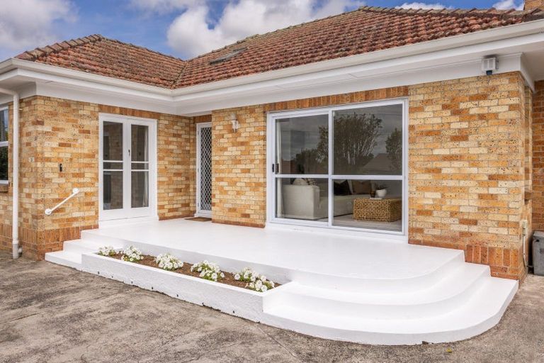 Photo of property in 22 Forest Lake Road, Forest Lake, Hamilton, 3200