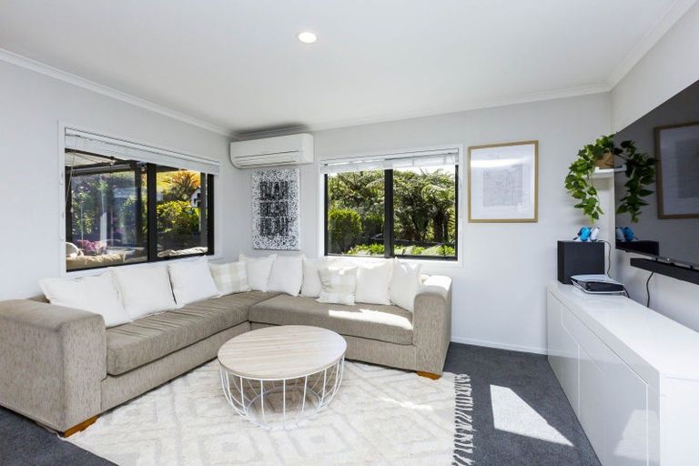 Photo of property in 23 Percy Kinsman Crescent, Riverstone Terraces, Upper Hutt, 5018