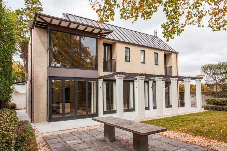 Photo of property in 102 Glandovey Road, Fendalton, Christchurch, 8052