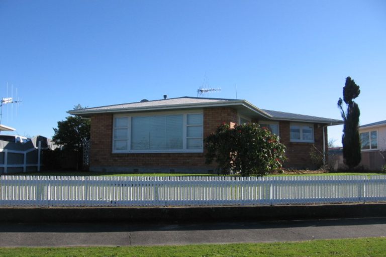 Photo of property in 35 Holdsworth Avenue, Milson, Palmerston North, 4414