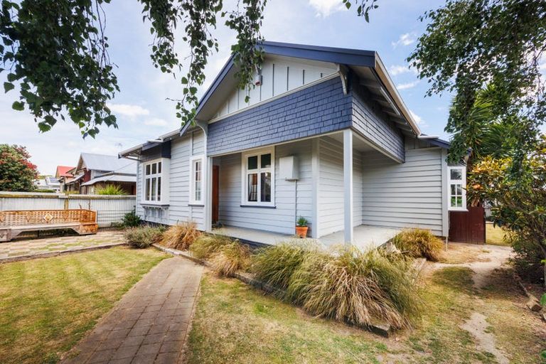 Photo of property in 110 Featherston Street, Takaro, Palmerston North, 4412