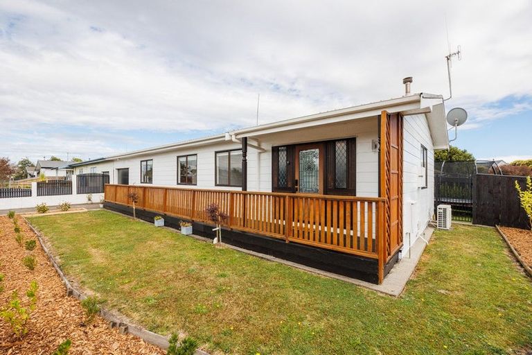 Photo of property in 35 Acacia Street, Kelvin Grove, Palmerston North, 4414
