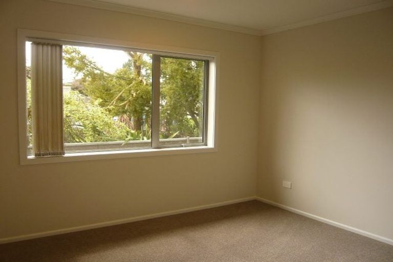 Photo of property in 2/17 Jones Crescent, Melville, Hamilton, 3206