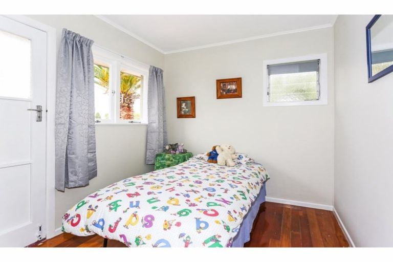 Photo of property in 8 Youngs Road, Papakura, 2110