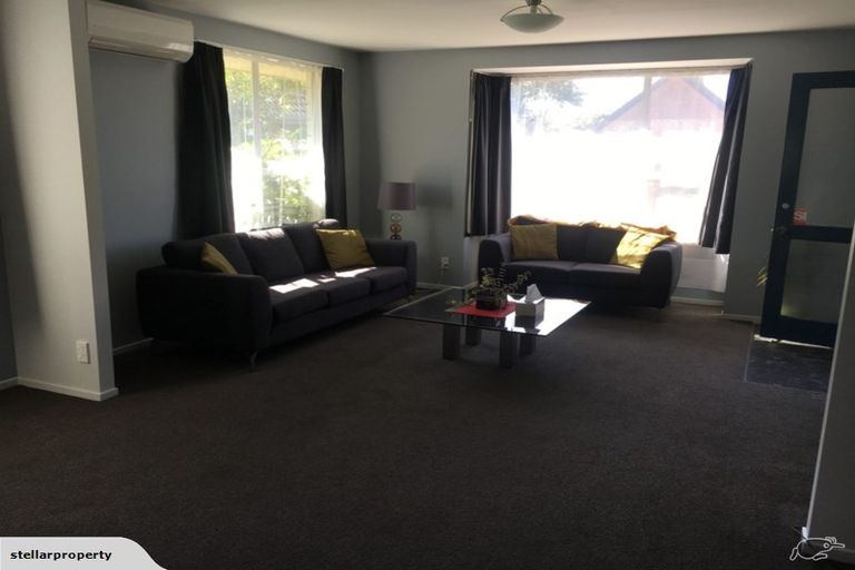 Photo of property in 2/17b Prestons Road, Redwood, Christchurch, 8051