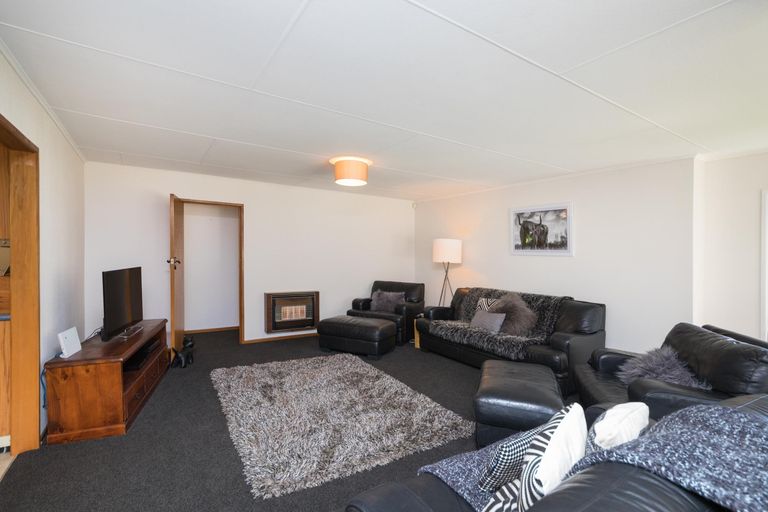 Photo of property in 11 Dorset Crescent, Hokowhitu, Palmerston North, 4410
