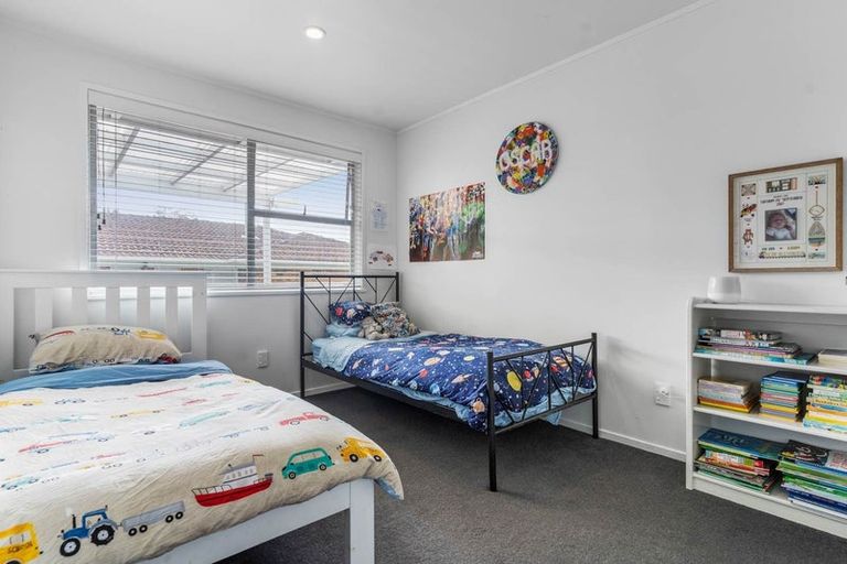 Photo of property in 52 Ravenwood Drive, Forrest Hill, Auckland, 0620