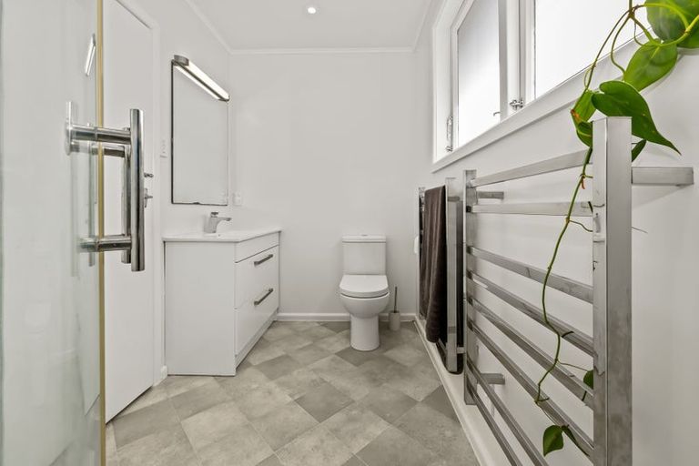 Photo of property in 11a Winara Avenue, Waikanae, 5036