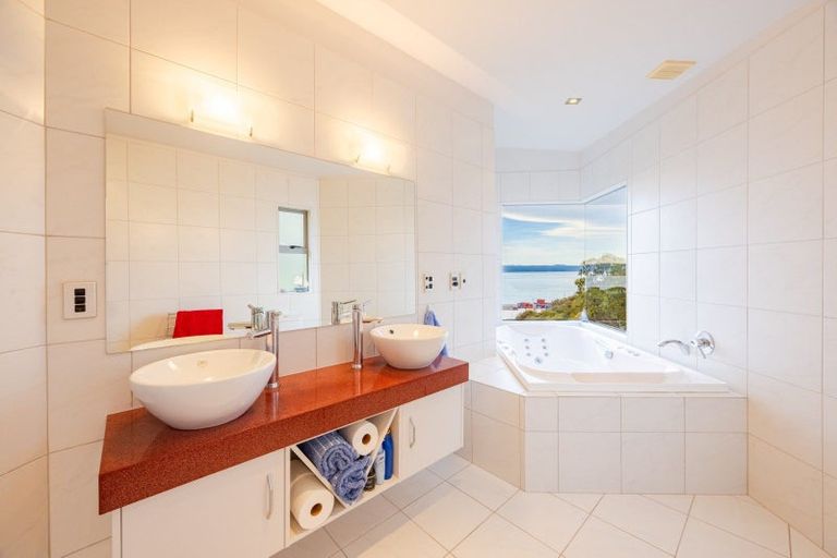 Photo of property in 4b Seapoint Road, Bluff Hill, Napier, 4110
