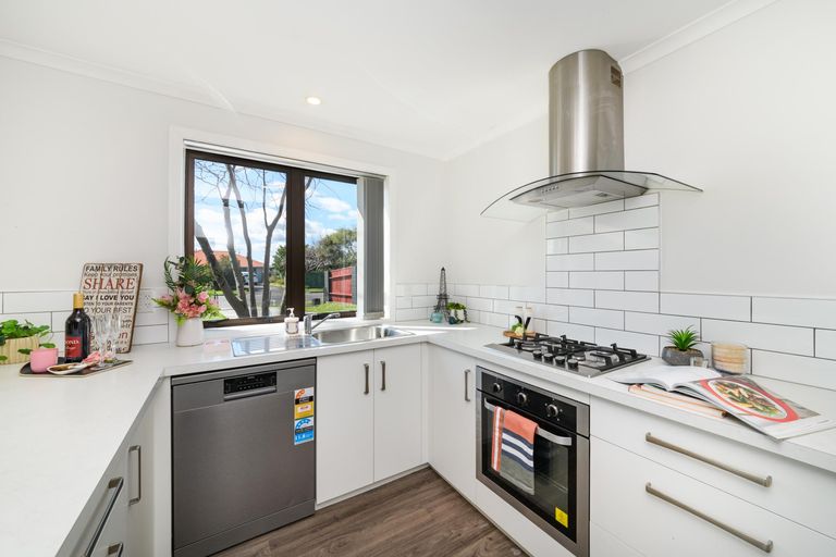 Photo of property in 20 Colonial Place, Kelvin Grove, Palmerston North, 4414