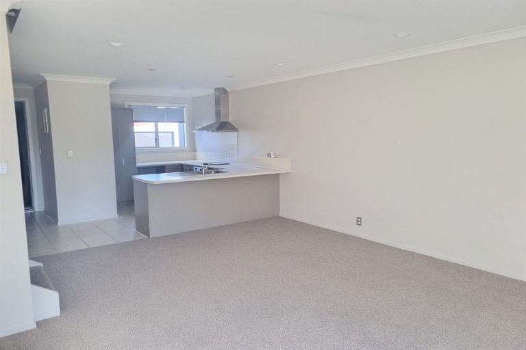 Photo of property in 9b Clearwater Cove, West Harbour, Auckland, 0618