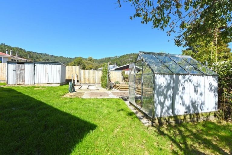 Photo of property in 414 Stokes Valley Road, Stokes Valley, Lower Hutt, 5019