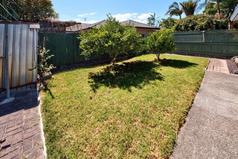 Photo of property in 11 Harbour Lights Close, West Harbour, Auckland, 0618