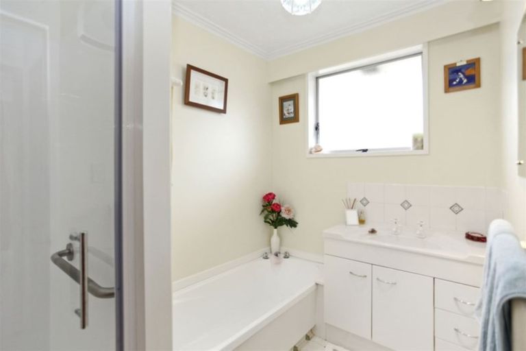 Photo of property in 1/17b Prestons Road, Redwood, Christchurch, 8051