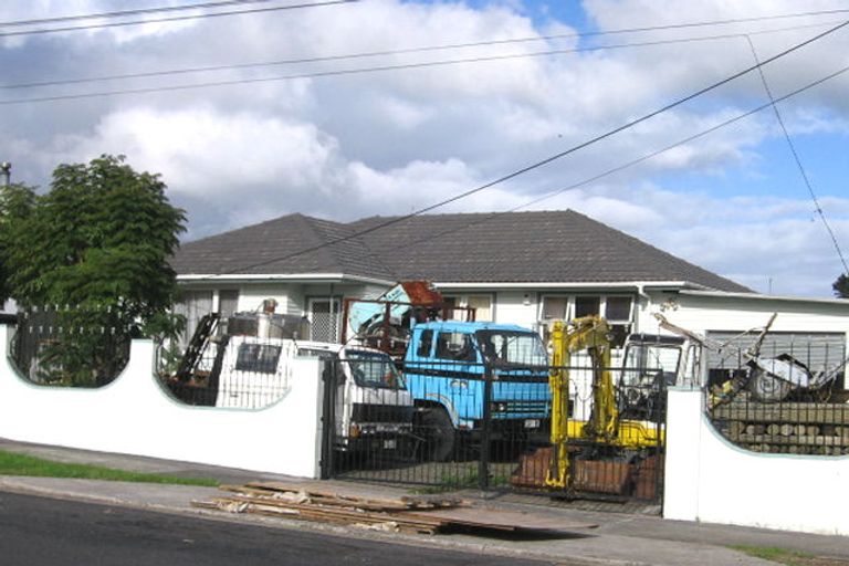 Photo of property in 1/18 Matipo Road, Te Atatu Peninsula, Auckland, 0610