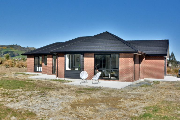 Photo of property in 43 Awa Toru Drive, Fairfield, Dunedin, 9018