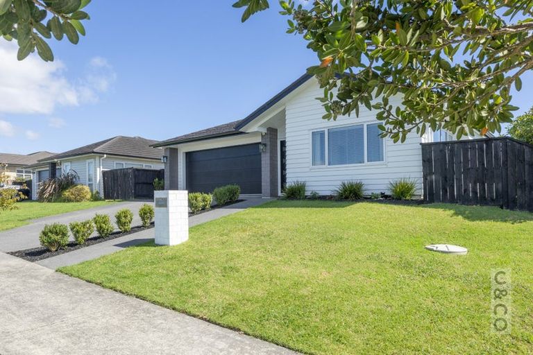 Photo of property in 77a Pohutukawa Parade, Riverhead, 0820