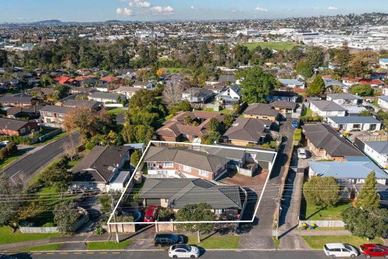 Photo of property in 70 Sturges Road, Henderson, Auckland, 0612