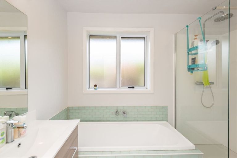 Photo of property in 35 Sevenoaks Drive, Bryndwr, Christchurch, 8053