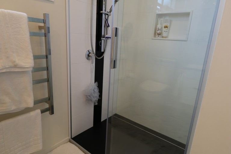 Photo of property in 212b Devonport Road, Tauranga, 3110