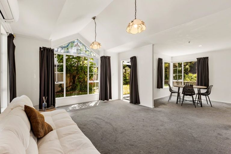 Photo of property in 6 Erskine Close, Island Bay, Wellington, 6023