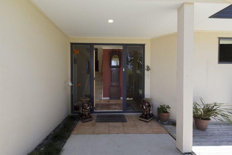 Photo of property in 99 Wade River Road, Stanmore Bay, Whangaparaoa, 0932