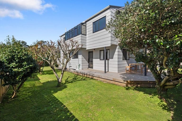 Photo of property in 2/12 Gazelle Avenue, Beach Haven, Auckland, 0626