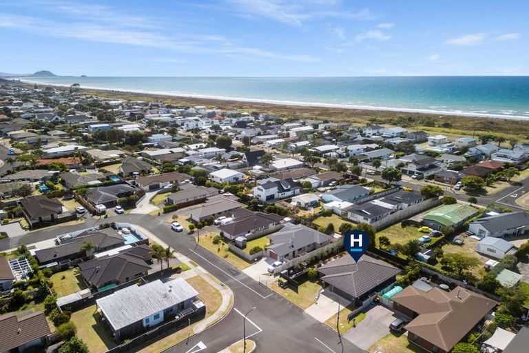 Photo of property in 10 Butterworth Crescent, Papamoa Beach, Papamoa, 3118