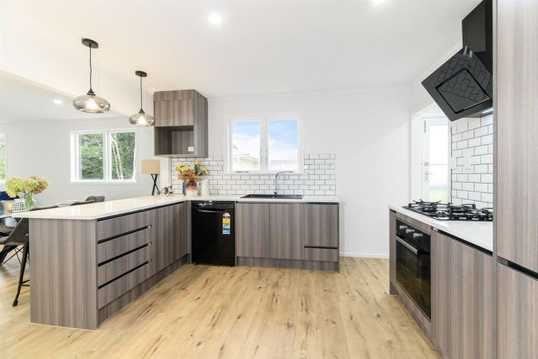 Photo of property in 30 Glen Marine Parade, Glendene, Auckland, 0602