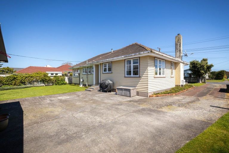 Photo of property in 131 Seaview Road, Westown, New Plymouth, 4310