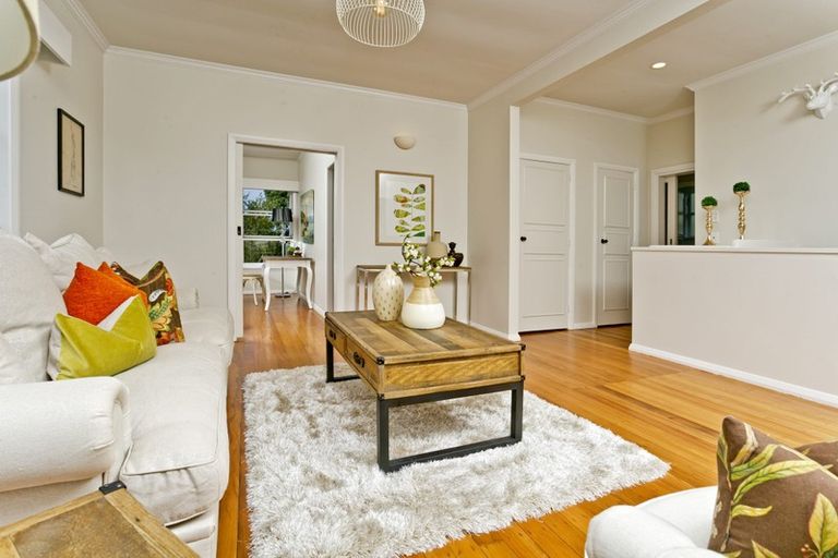 Photo of property in 1/221 Lake Road, Belmont, Auckland, 0622
