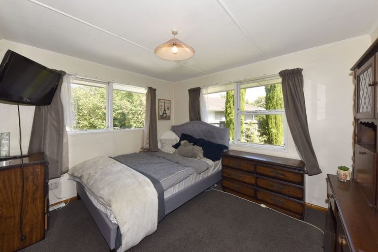 Photo of property in 24 La Perouse Place, Northcote, Christchurch, 8052