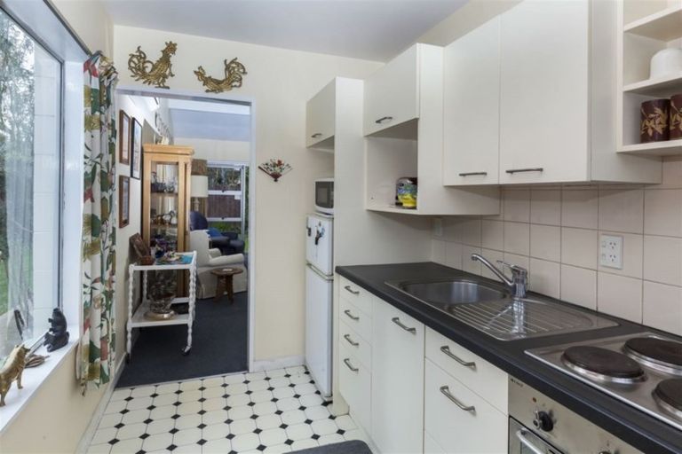 Photo of property in 2/139 Weston Road, St Albans, Christchurch, 8052