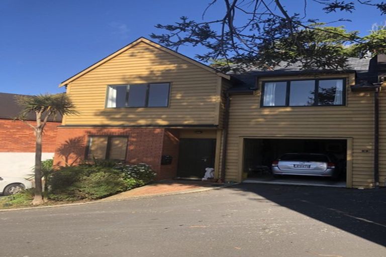 Photo of property in 35 Futuna Close, Karori, Wellington, 6012