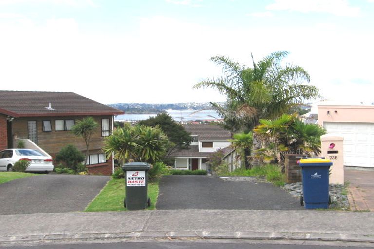 Photo of property in 25 Bernleigh Terrace, West Harbour, Auckland, 0618