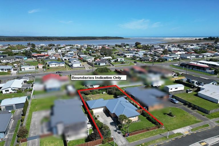 Photo of property in 62 Andrews Street, Foxton Beach, Foxton, 4815