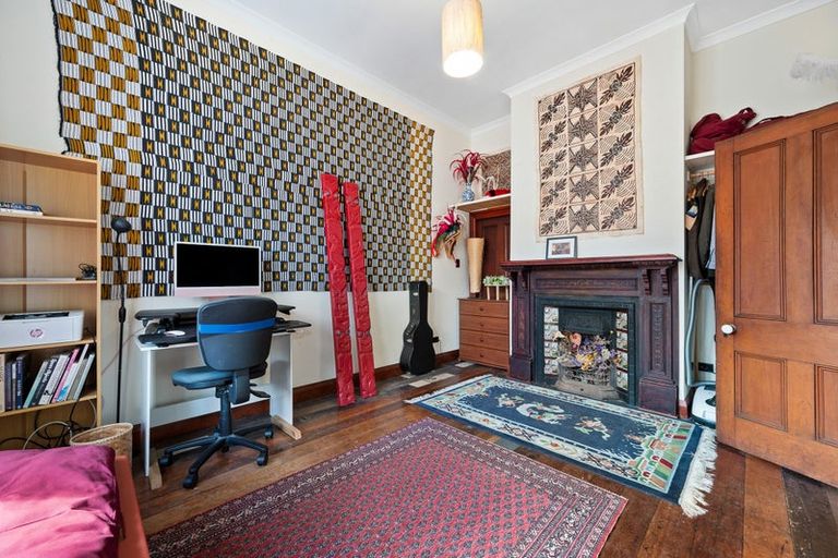 Photo of property in 6 Prince Street, Mount Victoria, Wellington, 6011